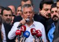 Özgür Özel’den Gökçek ailesine altın göndermesi: Çalınmasaydı da zaten AVM alamazdık 8 Özgür Özel CHP Genel Merkezi’ni terk etti