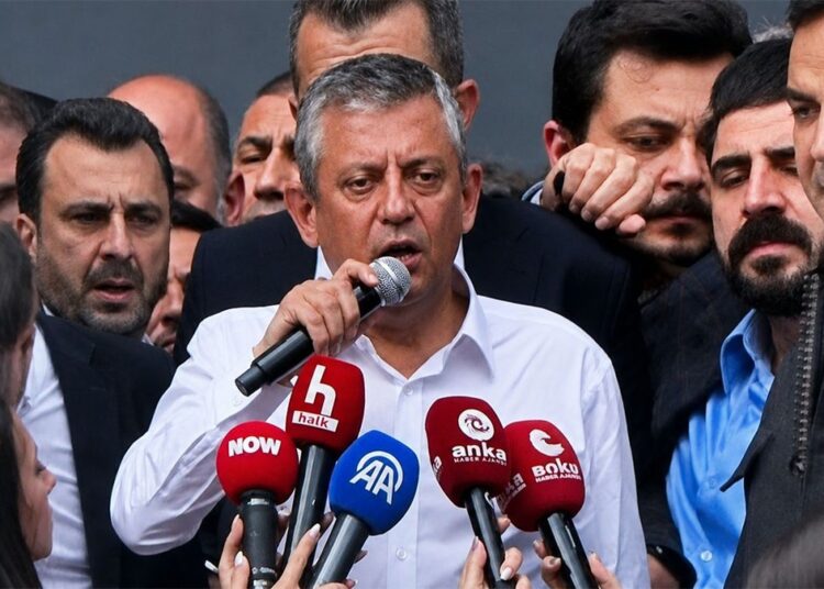 Özgür Özel CHP Genel Merkezi'ni terk etti 1 Özgür Özel CHP Genel Merkezi’ni terk etti
