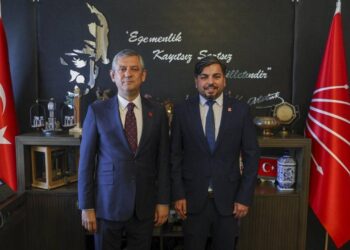 Rozetini Özel takmıştı, Kocabıyık’ın CHP’ye üyelik işlemleri durduruldu