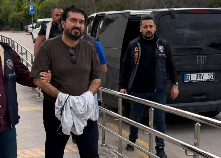 Kelepçeli halde Adana’ya getirilen Kütahyalı: Yanlış anlaşılma var 1 Kelepçeli halde Adana’ya getirilen Kütahyalı: Yanlış anlaşılma var