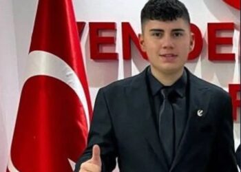 Kavgayı ayırmak isterken bıçaklanan Yeniden Refahlı genç yaşamını yitirdi