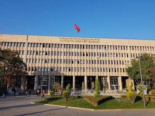 Adliyede infaz erteleme karşılığı para talep eden suçluyu savcı yakaladı 1 Adliyede infaz erteleme karşılığı para talep eden suçluyu savcı yakaladı
