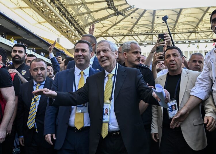 Aziz Yıldırım rekor farkla başkan seçildi