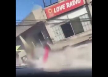 Filipinler 7,8 büyüklüğünde depremle sarsıldı