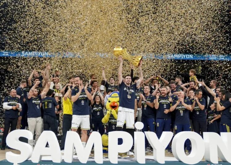 Fenerbahçe basketbolda üst üste üçüncü kez şampiyon oldu 1 Fenerbahçe basketbolda üst üste üçüncü kez şampiyon oldu
