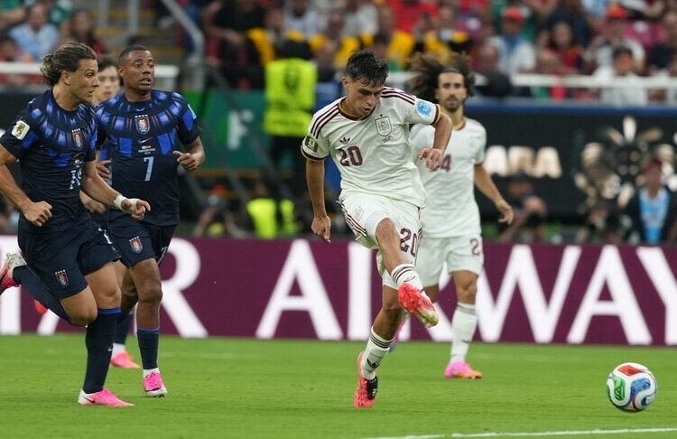 Uruguay'ı 1-0 mağlup eden İspanya, gruptan çıktı 1 Uruguay’ı 1-0 mağlup eden İspanya, gruptan çıktı