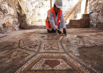 Smyrna’nın mozaiklerinde 1500 yıllık kalp sembolü