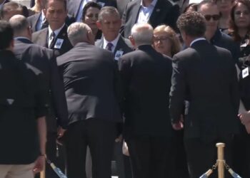 Kılıçdaroğlu ve Özel eski vekilin cenazesinde tokalaştı