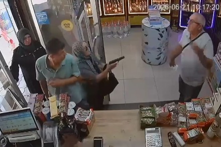 Tabanca tutukluluk yapınca cinayet önlendi 1 Tabanca tutukluluk yapınca cinayet önlendi