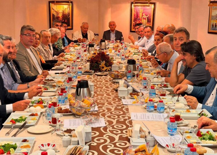 Kemal Albayrak yazdı I Krizler “kapı” aratır