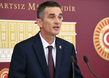Sakarya Milletvekili Ümit Dikbayır CHP’den istifa etti
