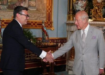 İngiltere İşçi Partisi liderliğine seçilen Andy Burnham, ülkenin yeni başbakanı oldu
