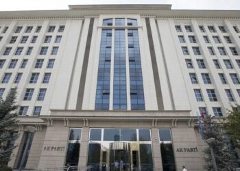 AK Parti, 15 Temmuz’un hukuki ve siyasi yönünü ele alacak