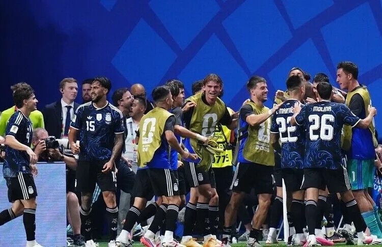 İngiltere'yi mağlup eden Arjantin finale yükseldi 1 İngiltere’yi mağlup eden Arjantin finale yükseldi