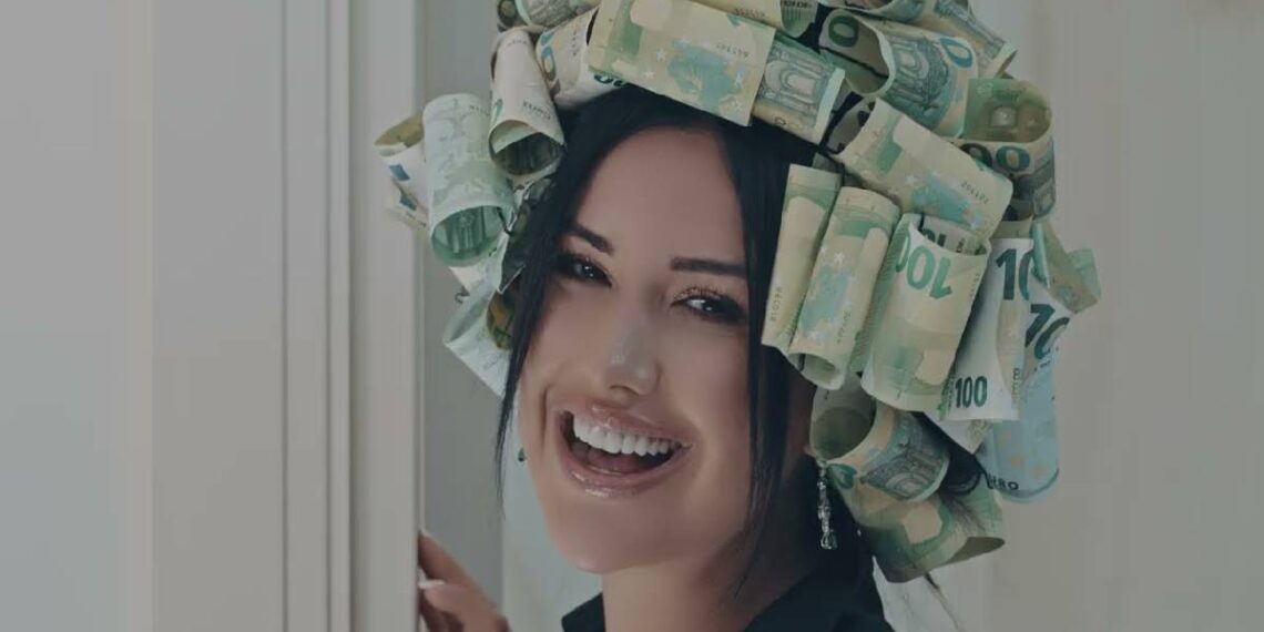 Dilan Polat sosyal medyaya geri döndü