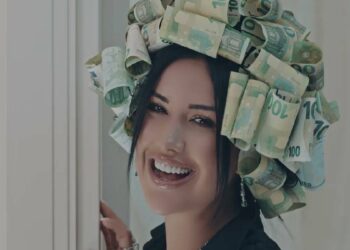 Dilan Polat sosyal medyaya geri döndü
