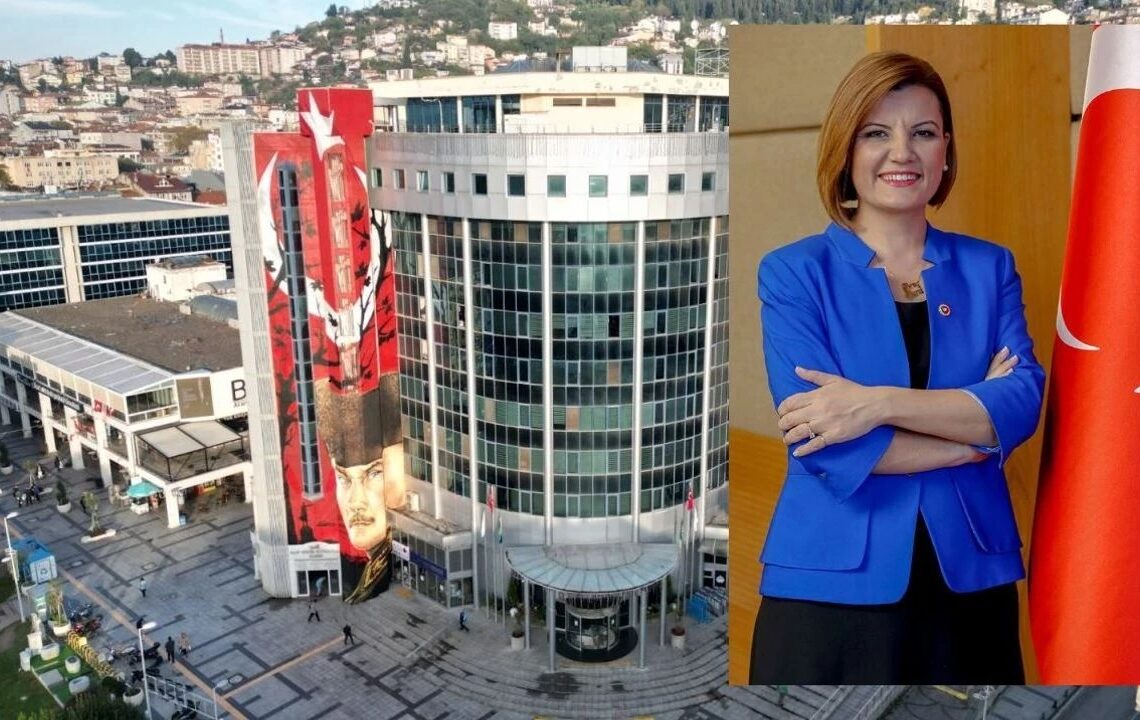 CHP'li İzmit Belediye Başkanı Fatma Kaplan Hürriyet ve eşi tutuklandı 1 CHP’li İzmit Belediye Başkanı Fatma Kaplan Hürriyet ve eşi tutuklandı