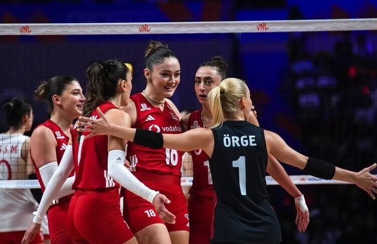 A Milli Kadın Voleybol Takımı, VNL'de 3. kez finalde 1 A Milli Kadın Voleybol Takımı, VNL’de 3. kez finalde