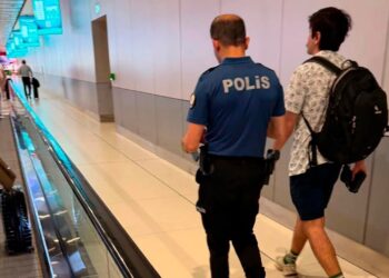 Yurtdışından dönen Deniz Göktaş, havaalanında gözaltına alındı