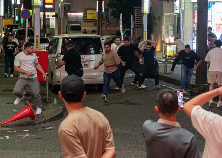 Karslı ve Ordulu ailelerin Japonya sokaklarında meydan savaşı 1 Karslı ve Ordulu ailelerin Japonya sokaklarında meydan savaşı