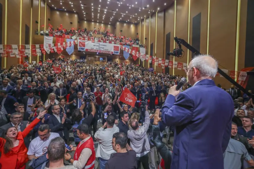 Anasayfa 65 Kılıçdaroğlu’nun rozet törenine “paralı figüran” iddiası