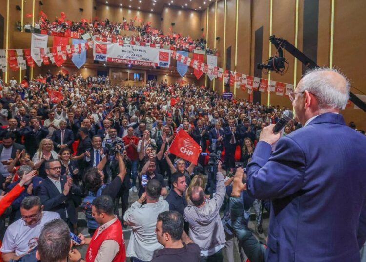 Hüsnü Yusuf Turabiç yazdı I CHP’de skandal: Gövde gösterisi tiyatroya dönüştü…! 1 Hüsnü Yusuf Turabiç yazdı I CHP’de skandal: Gövde gösterisi tiyatroya dönüştü…!