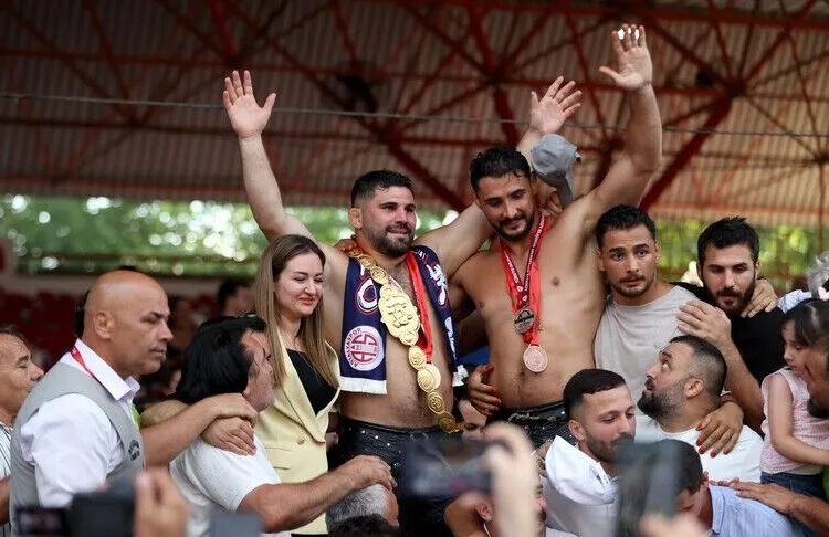 665. Tarihi Kırkpınar Yağlı Güreşleri'nde başpehlivan Erkan Taş oldu 1 665. Tarihi Kırkpınar Yağlı Güreşleri’nde başpehlivan Erkan Taş oldu