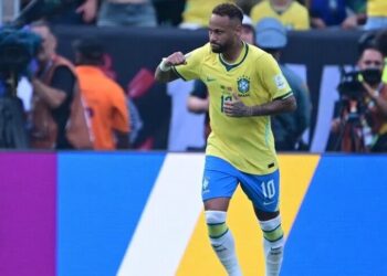 Neymar, milli takım kariyerini noktaladı
