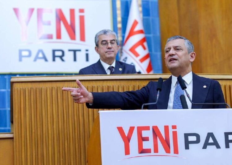 Özgür Özel YENİ Parti için bağış kampanyası başlattı