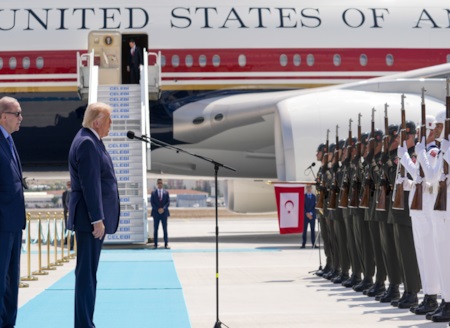Hüsnü Yusuf Turabiç yazdı I Trump’ın uçağı ve fotoğrafın dili! 1 Hüsnü Yusuf Turabiç yazdı I Trump’ın uçağı ve fotoğrafın dili!