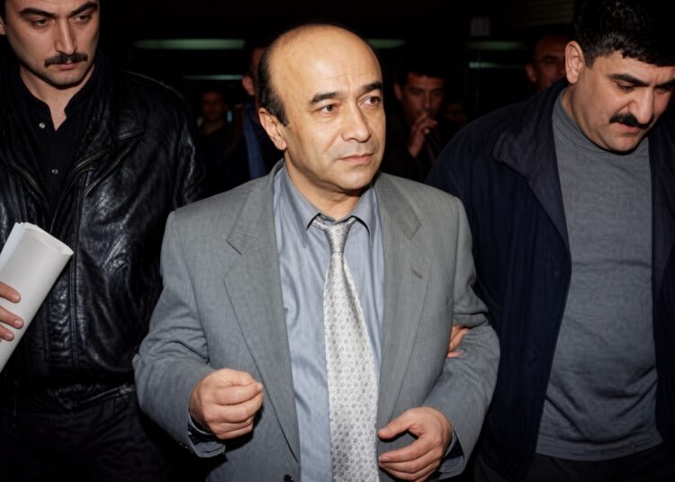 Mert Eren yazdı I Oral Çelik beyin kanaması geçirdi: Durumu kritik 1 Mert Eren yazdı I Oral Çelik beyin kanaması geçirdi: Durumu kritik