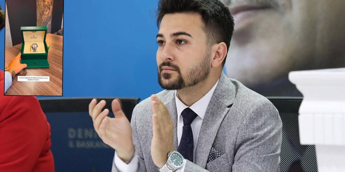 Anasayfa 65 Önce hediye saati paylaştı, sonra paylaşımını sildi