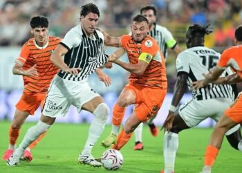 Alanyaspor, evinde Beşiktaş'ı mağlup etti 23 Alanyaspor, evinde Beşiktaş’ı mağlup etti