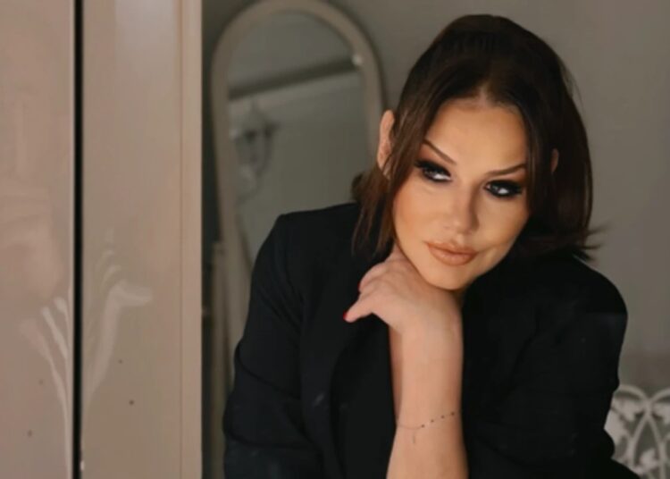Evinde düşerek yaralanan Deniz Seki acil ameliyata alındı 1 Evinde düşerek yaralanan Deniz Seki acil ameliyata alındı
