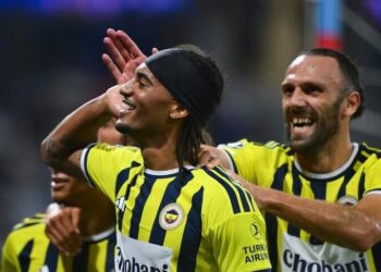 Lyon'u yenen Fenerbahçe, 18 yıl sonra Şampiyonlar Ligi'nde 4 Lyon’u yenen Fenerbahçe, 18 yıl sonra Şampiyonlar Ligi’nde