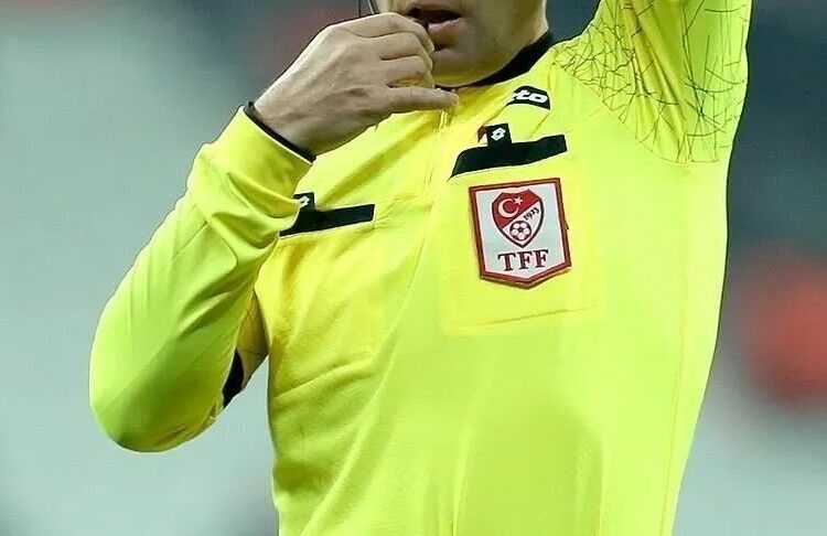 Kamil Aslan yazdı I Yıldızlar sahada şov yapıyor, hakemler kararlarıyla saç yolduruyor! 1 Kamil Aslan yazdı I Yıldızlar sahada şov yapıyor, hakemler kararlarıyla saç yolduruyor!