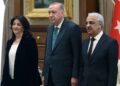 Çerçeve yasa sonrası kritik görüşme: Erdoğan, İmralı Heyeti’ni kabul etti 13 Çerçeve yasa sonrası kritik görüşme: Erdoğan, İmralı Heyeti’ni kabul etti