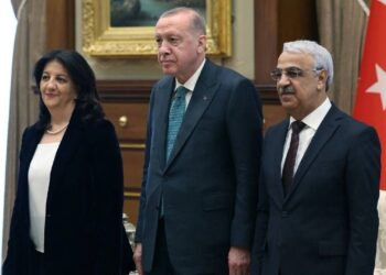 Çerçeve yasa sonrası kritik görüşme: Erdoğan, İmralı Heyeti’ni kabul etti 3 Çerçeve yasa sonrası kritik görüşme: Erdoğan, İmralı Heyeti’ni kabul etti