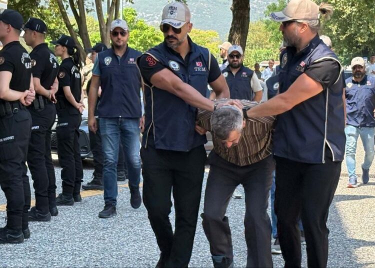 Hücre evinde yakalanan FETÖ'cü suikast timi üyesi itirafçı oldu 1 Hücre evinde yakalanan FETÖ’cü suikast timi üyesi itirafçı oldu