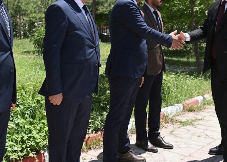 İsmail Özer yazdı I Kendini karşılamayan yardımcılarına kızdı, yeniden karşılama merasimi yaptırdı