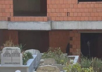 Mezarlık manzaralı evler sosyal medyada gündem oldu 4 Mezarlık manzaralı evler sosyal medyada gündem oldu