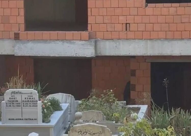 Mezarlık manzaralı evler sosyal medyada gündem oldu 1 Mezarlık manzaralı evler sosyal medyada gündem oldu