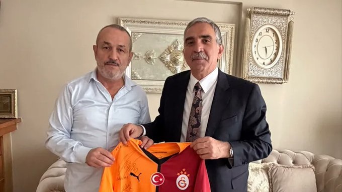 Anasayfa 66 Ev hapsindeki UltrAslan liderine MHP’den dikkat çeken ziyaret