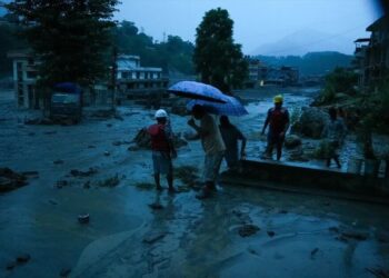 Nepal'deki selde hayatını kaybedenlerin sayısı 157'ye yükseldi 3 Nepal’deki selde hayatını kaybedenlerin sayısı 157’ye yükseldi