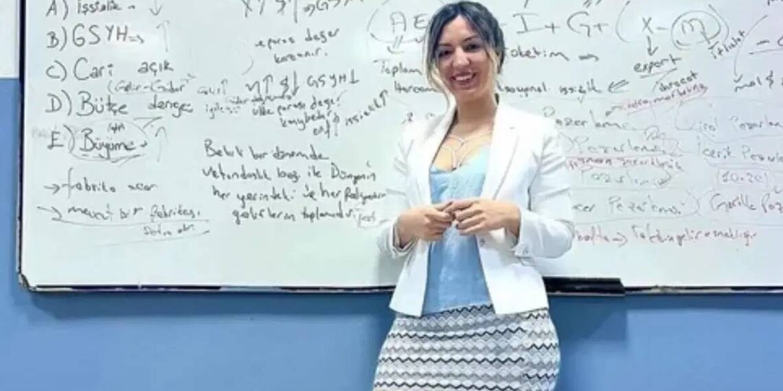 Anasayfa 66 “Müstehcenlik” soruşturması başlatılan fenomen öğretmen gözaltına alındı