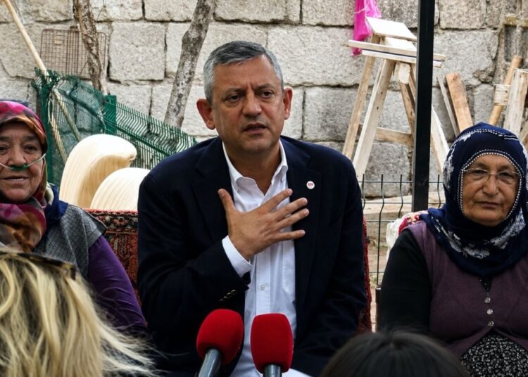 Özgür Özel'den ev kadınlarına sigorta vaadi 1 Özgür Özel’den ev kadınlarına sigorta vaadi