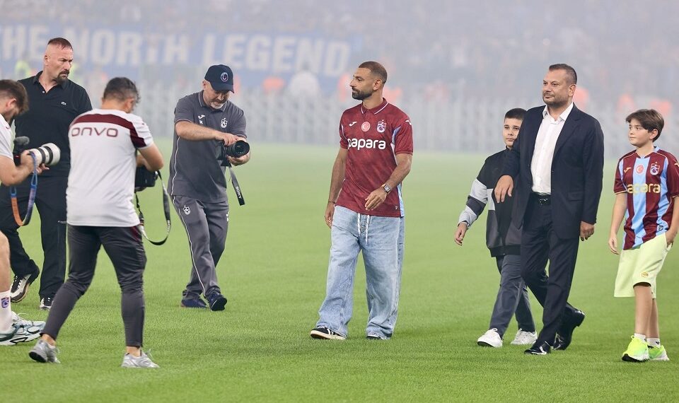 Anasayfa 72 Salah 30 bin taraftar önünde imzayı attı