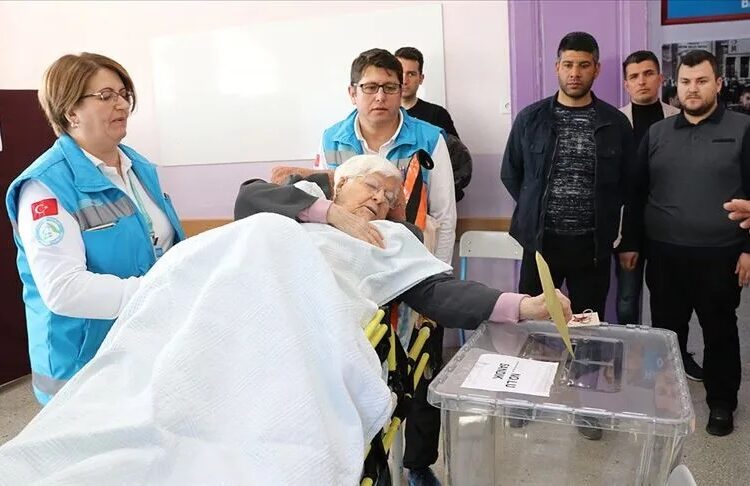 Hatice Yıldız yazdı | Sembolik şiddetten anomiye geçiş