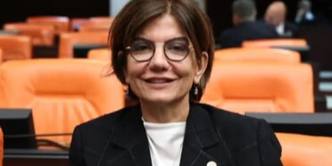 Anasayfa 65 AK Parti’li vekilden Öcalan’a teşekkür: “Allah razı olsun”