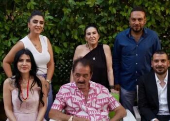 Tatlıses, sözlenen manevi kızına lüks otomobil hediye etti 2 Tatlıses, sözlenen manevi kızına lüks otomobil hediye etti